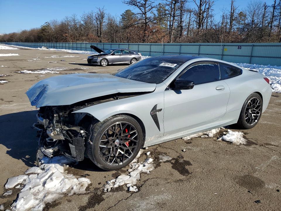2023 BMW M8