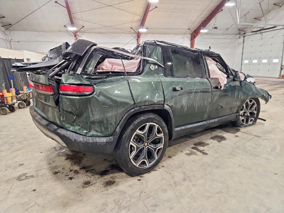2025 Rivian R1s