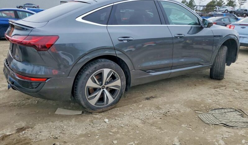
								2024 Audi Q8 full									