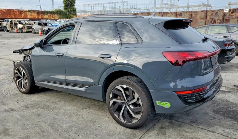 
								2024 Audi Q8 full									