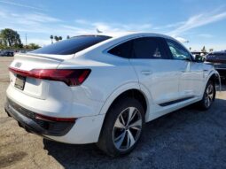 
										2024 Audi Q8 full									