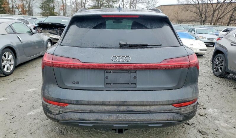 
								2024 Audi Q8 full									