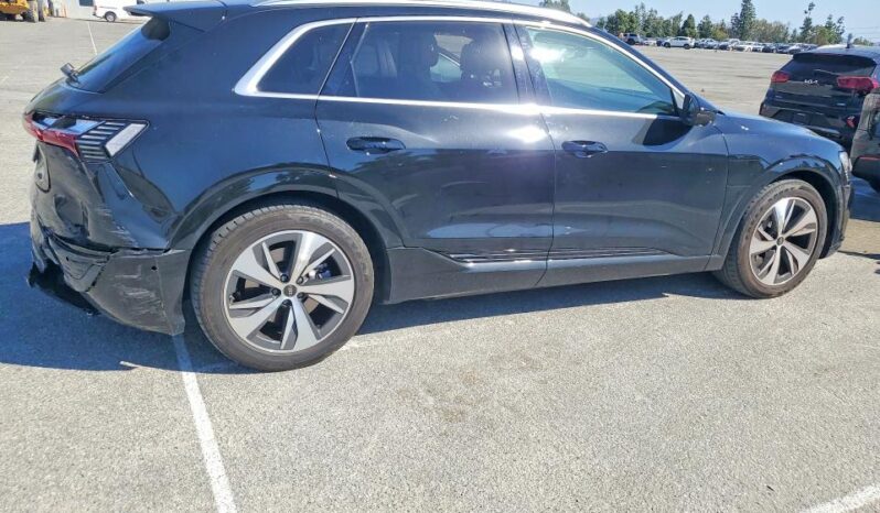 
								2024 Audi Q8 full									