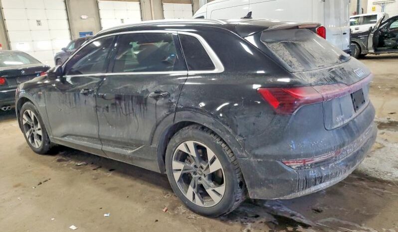 
								2021 Audi E-tron full									
