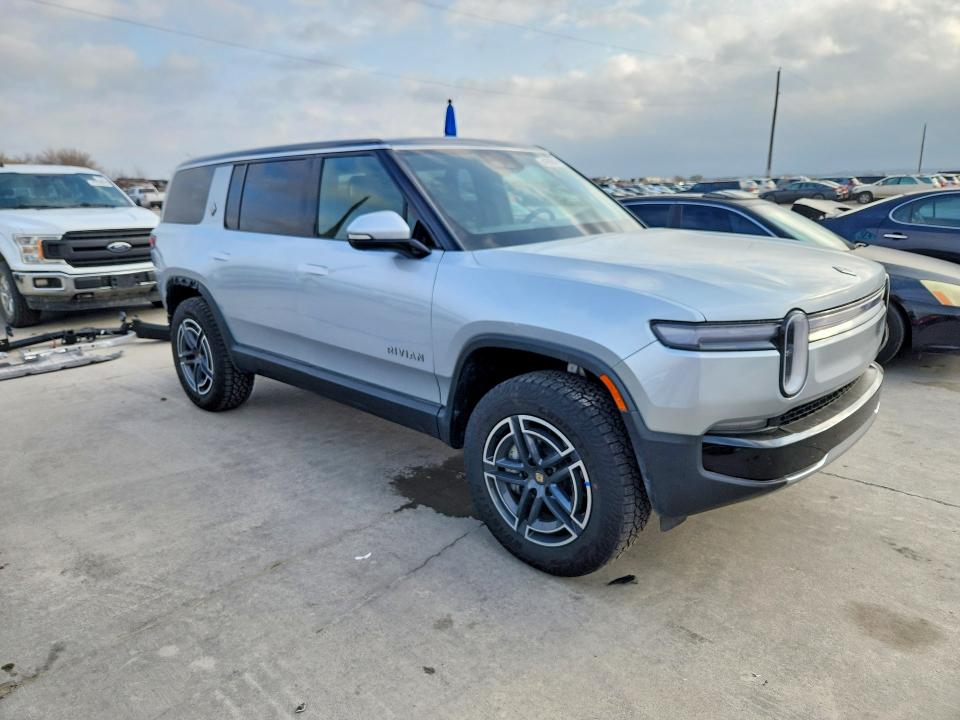 2026 Rivian R1s