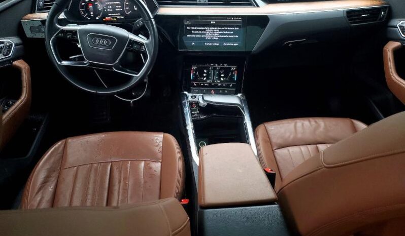 
								2022 Audi E-tron full									