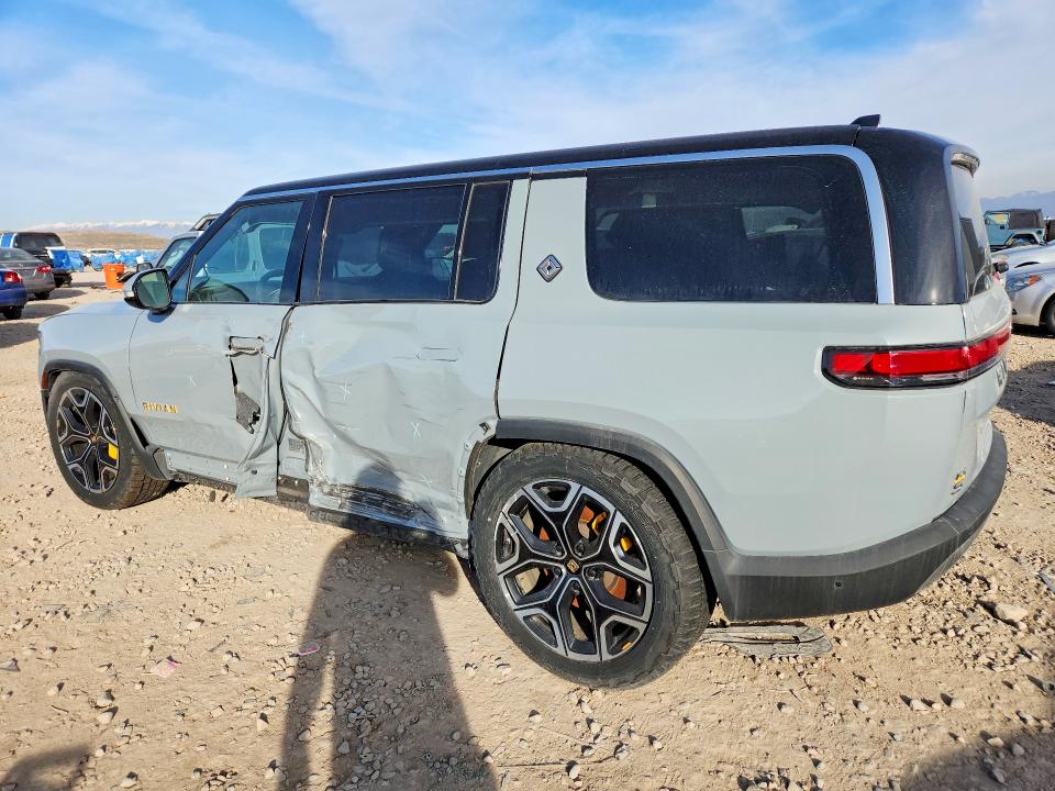 2022 Rivian R1s