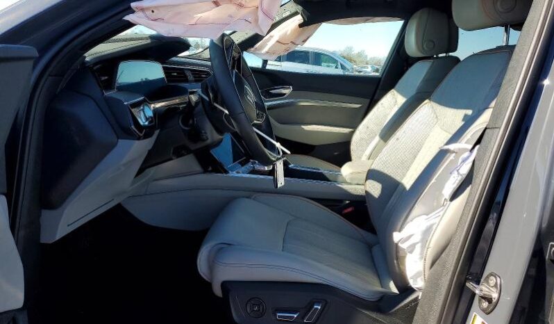 
								2024 Audi Q8 full									