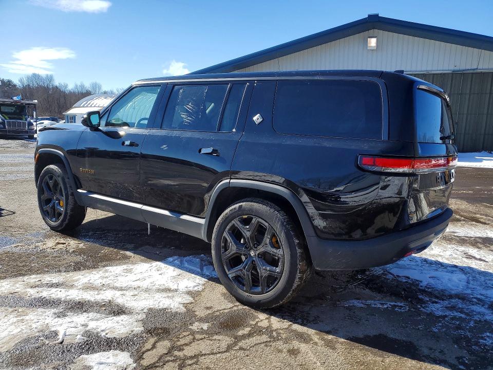 2025 Rivian R1s