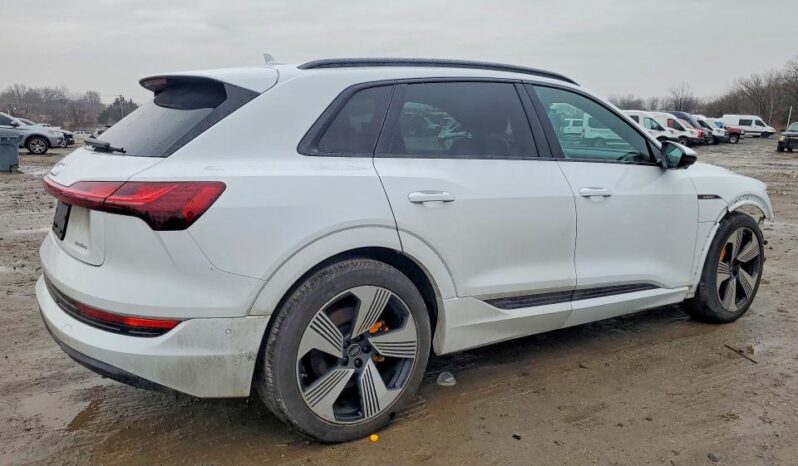 
								2022 Audi E-tron full									