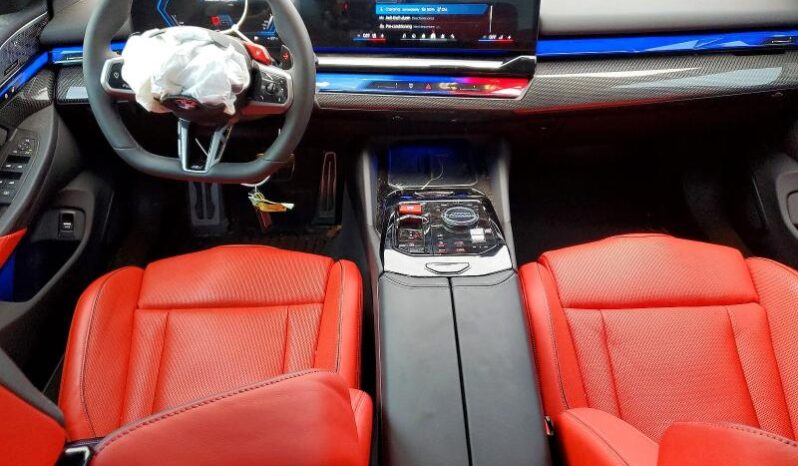 
								2025 BMW M5 full									