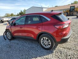 
										2022 Ford Escape se full									