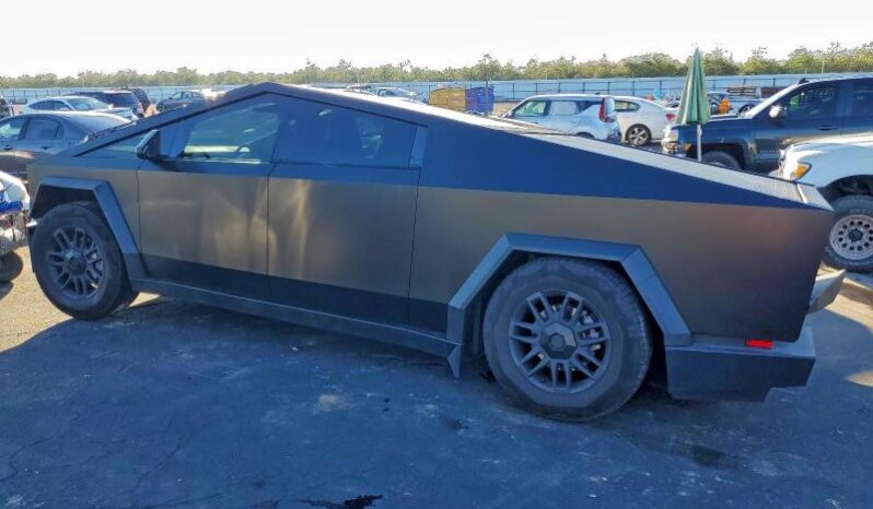 
								2025 Tesla Cybertruck full									