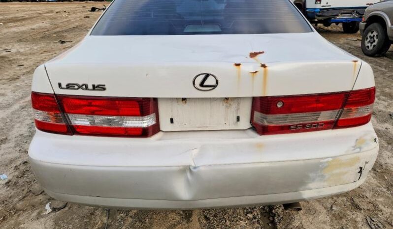 
								2000 Lexus Es 300 full									