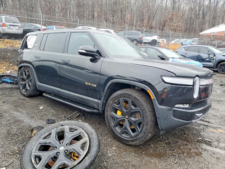 2023 Rivian R1s