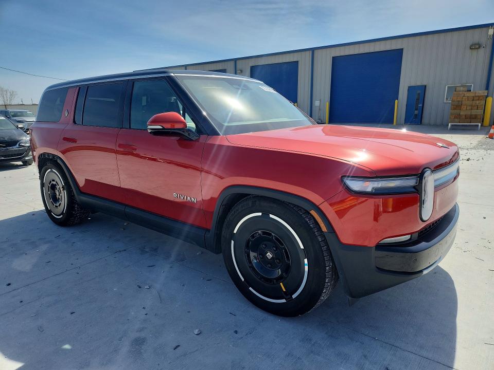 2025 Rivian R1s