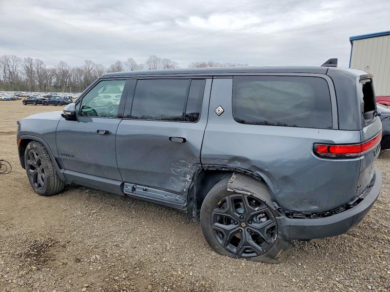 2025 Rivian R1s