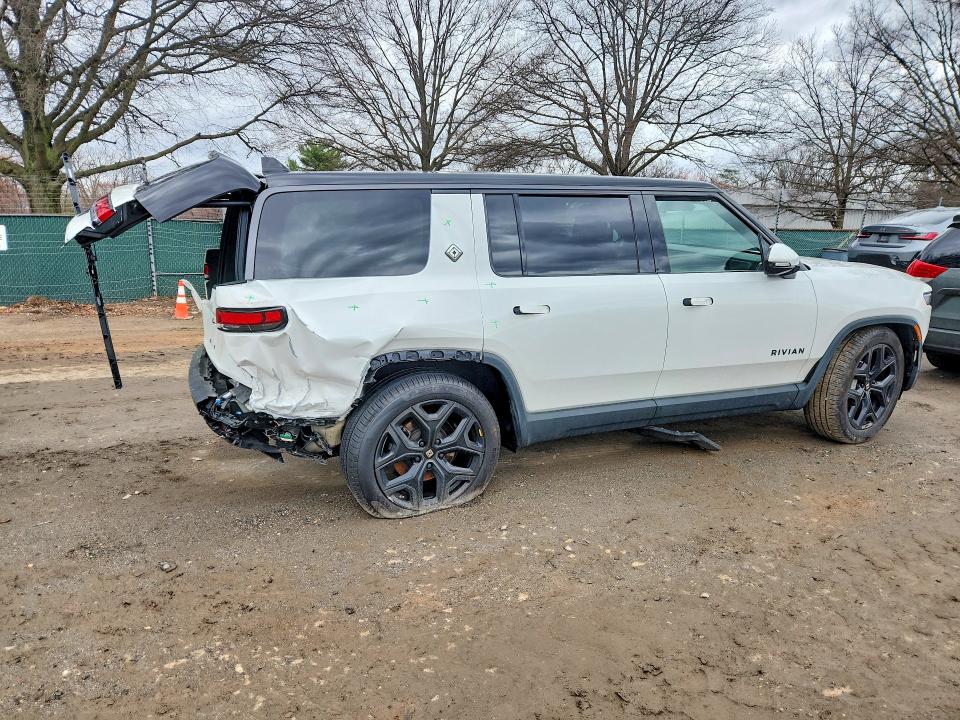 2025 Rivian R1s