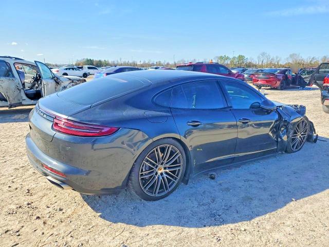 2018 Porsche Panamera