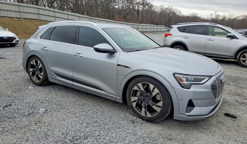 
								2022 Audi E-tron full									