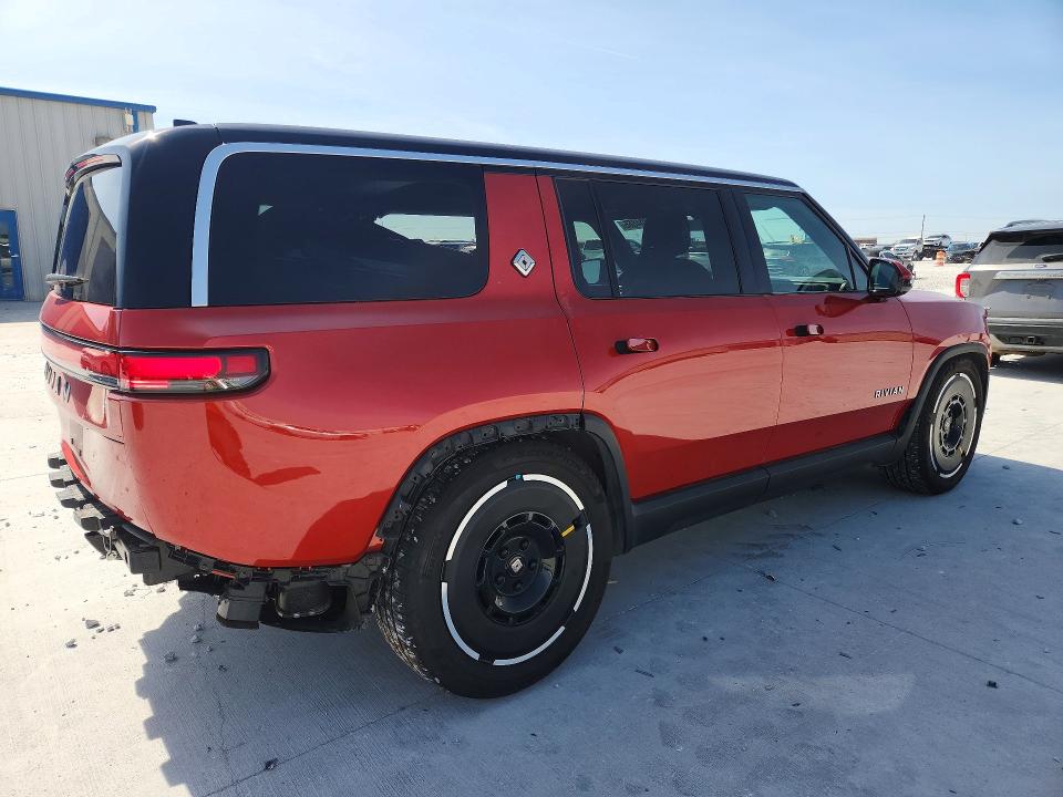 2025 Rivian R1s