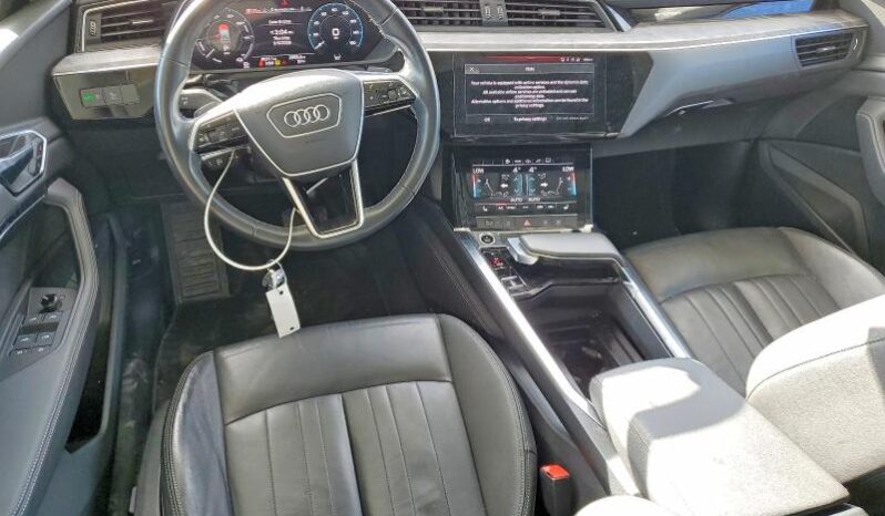 
								2022 Audi E-tron full									