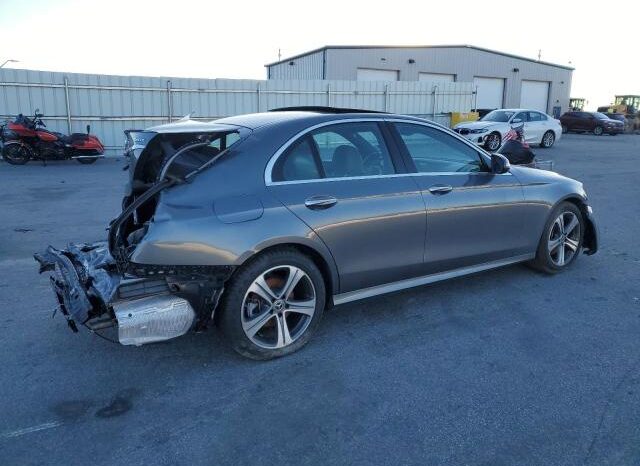
								2019 Mercedes-benz E 300 4mat full									