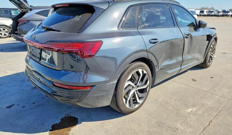 
								2024 Audi Q8 full									