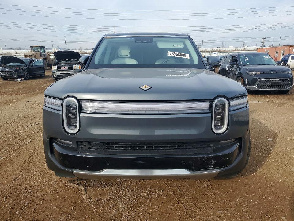 2025 Rivian R1s