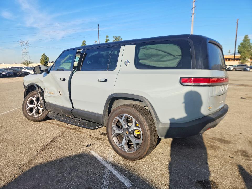 2023 Rivian R1s