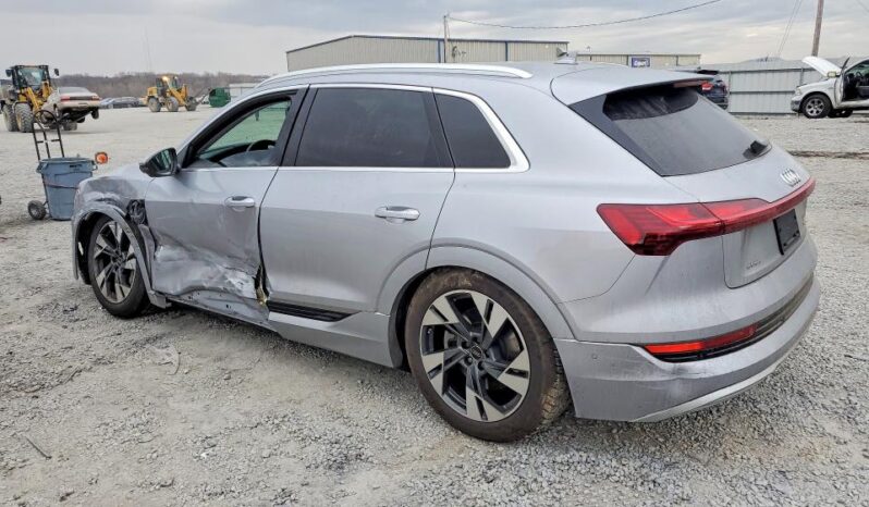 
								2022 Audi E-tron full									