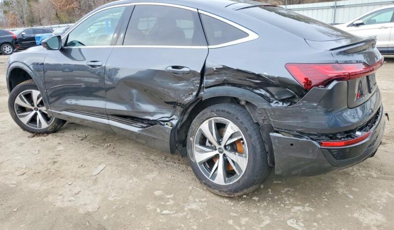 
								2024 Audi Q8 full									