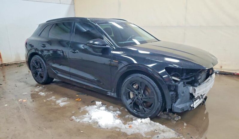 
								2022 Audi E-tron full									