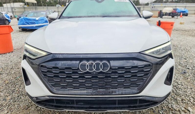 
								2024 Audi Q8 full									