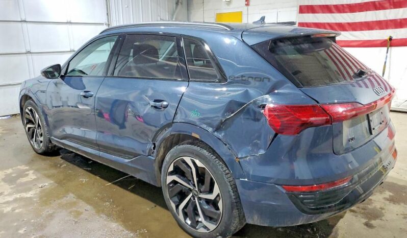 
								2024 Audi Q8 full									