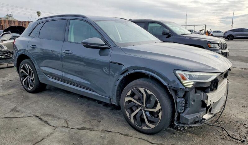 
								2024 Audi Q8 full									