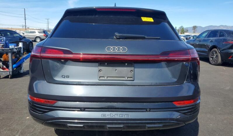 
								2024 Audi Q8 full									