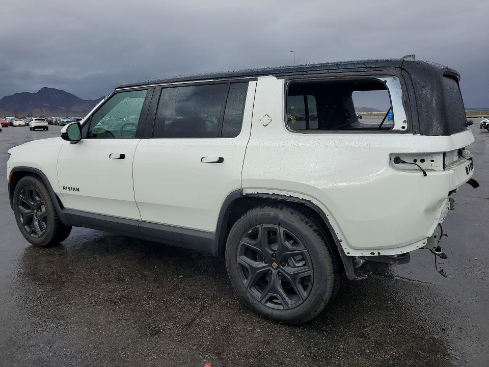 2022 Rivian R1s