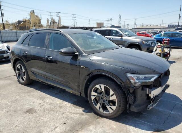 
								2021 Audi E-tron full									