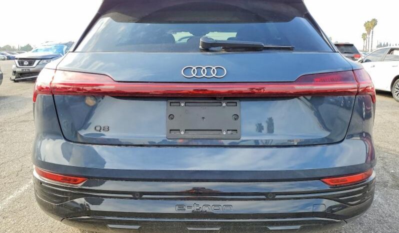
								2024 Audi Q8 full									