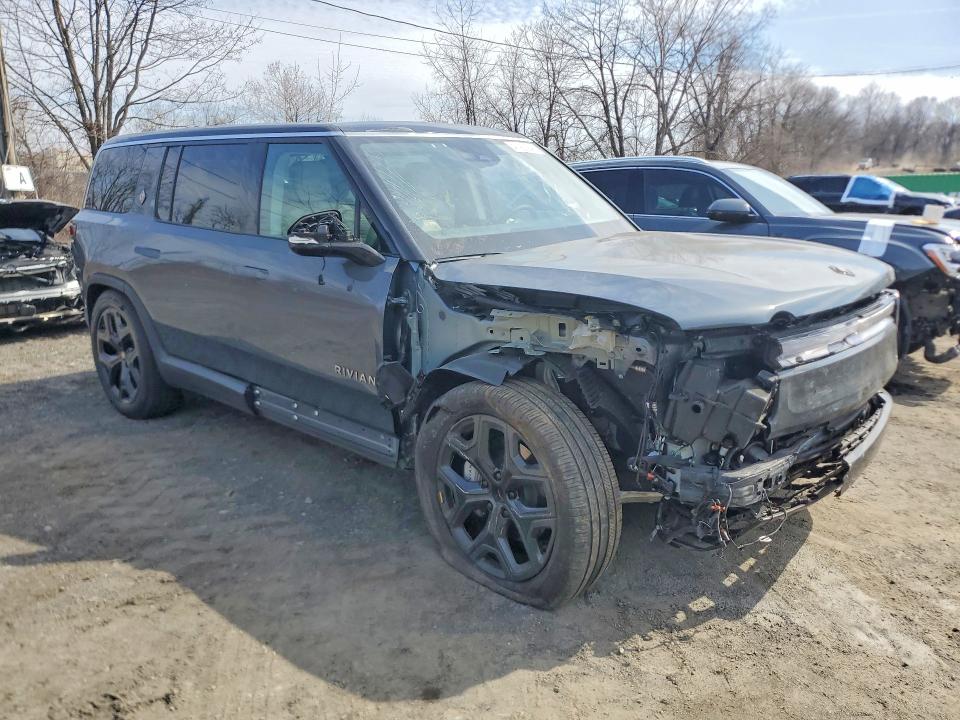 2025 Rivian R1s