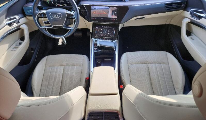 
								2024 Audi Q8 full									