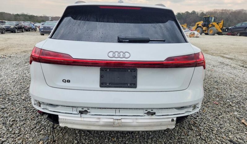 
								2024 Audi Q8 full									