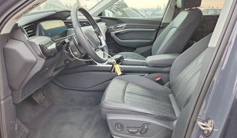 
								2024 Audi Q8 full									