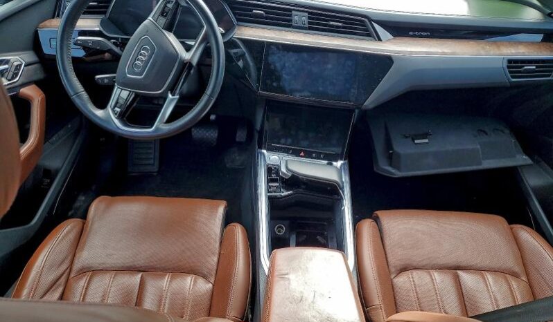 
								2019 Audi E-tron full									