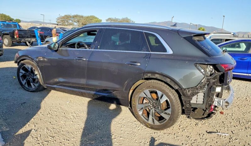 
								2022 Audi E-tron full									