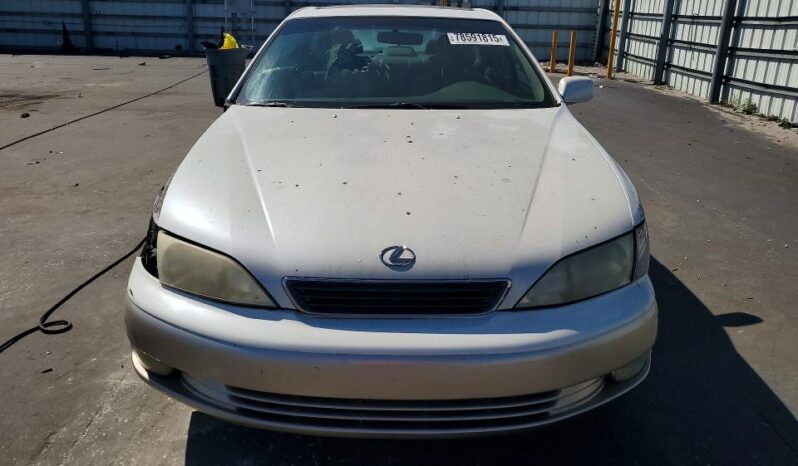 
								1998 Lexus Es 300 full									