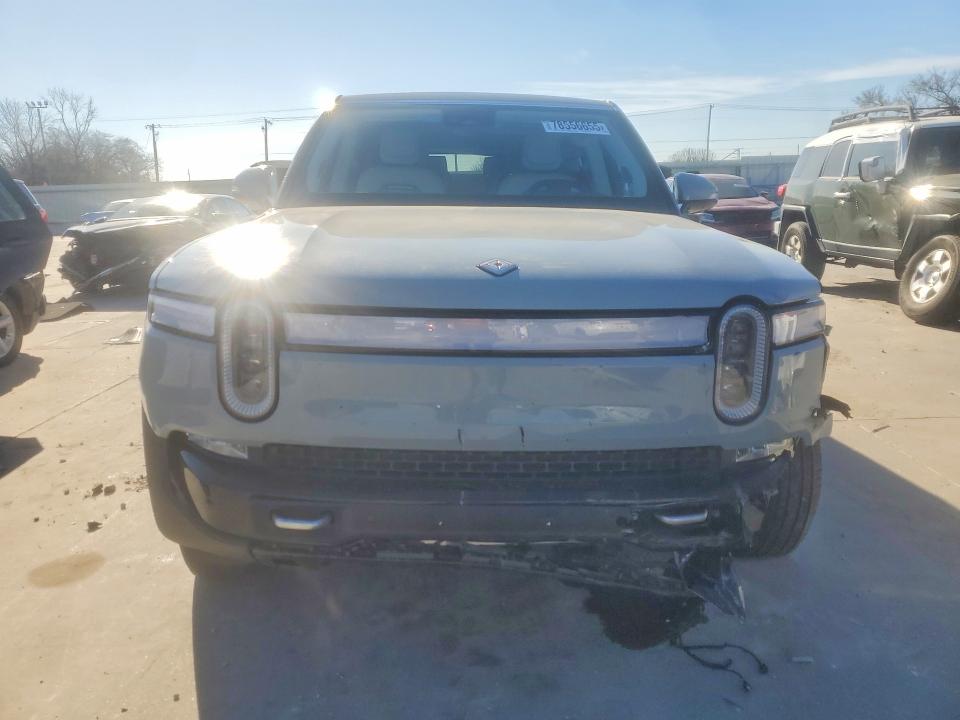 2024 Rivian R1s