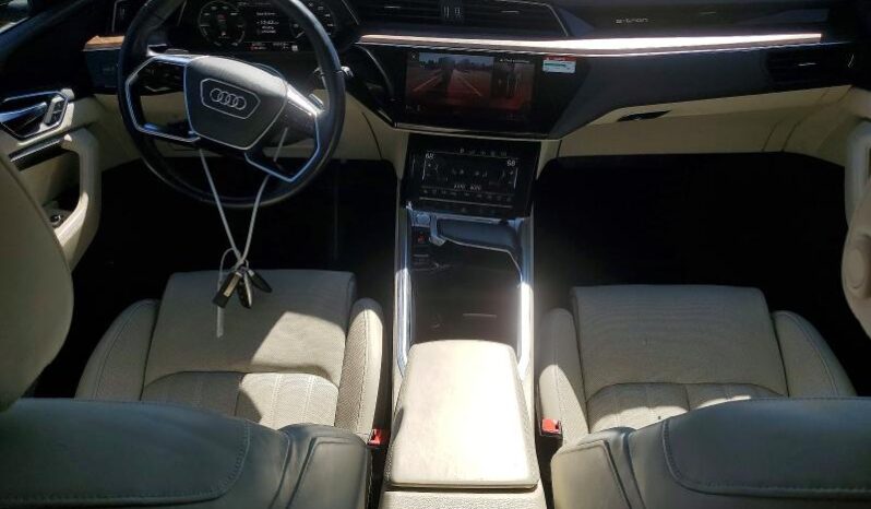 
								2019 Audi E-tron full									