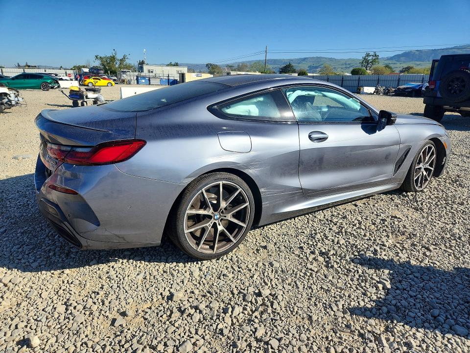 2022 BMW M8